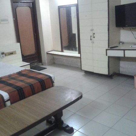 Hotel Sant Plaza Indore Exterior photo